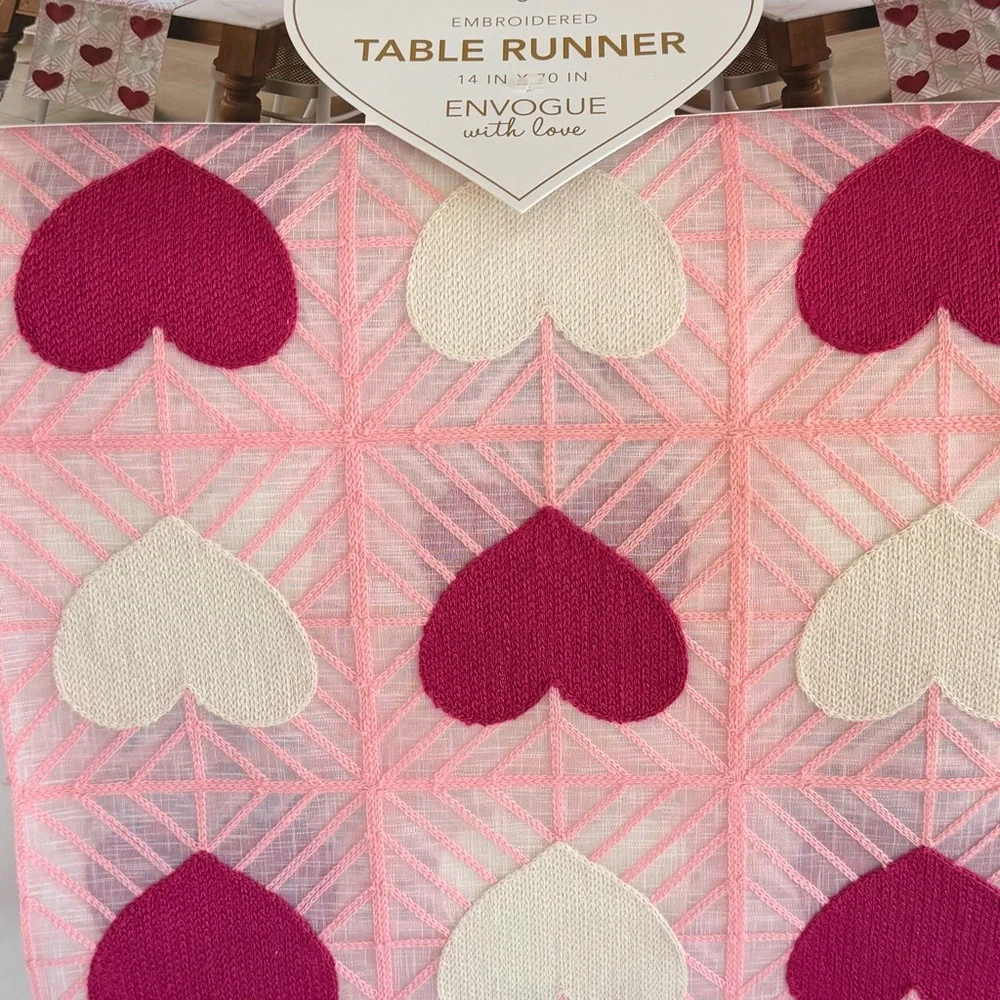 Envogue Pink and Cream Heart Table Runner